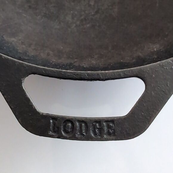 Lodge Cast Iron Wok / Deep Pan Made In US - Picture 2 of 7